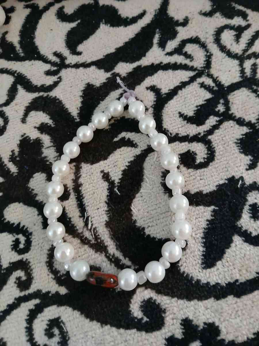 bracelets necklace and earrings - Clearwater, Florida