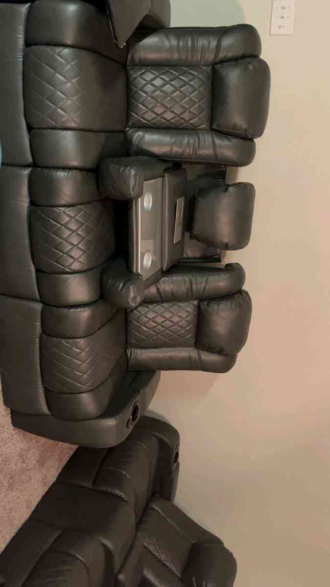 Matching Set Dark Leather Reclining Sofa and Recliner - Houston, Texas - FleaMarketBay