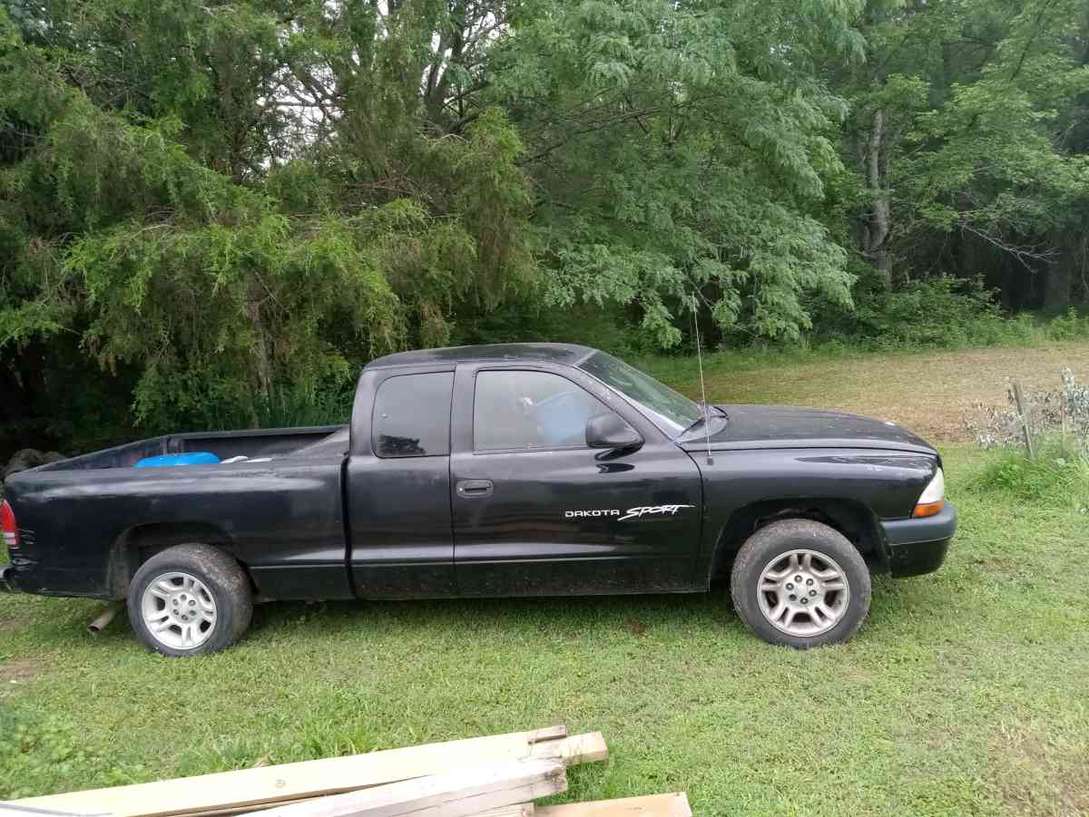 01 dakota sport extcab 47 v8 5spd  needs transmission repair - Conway, Arkansas - FleaMarketBay