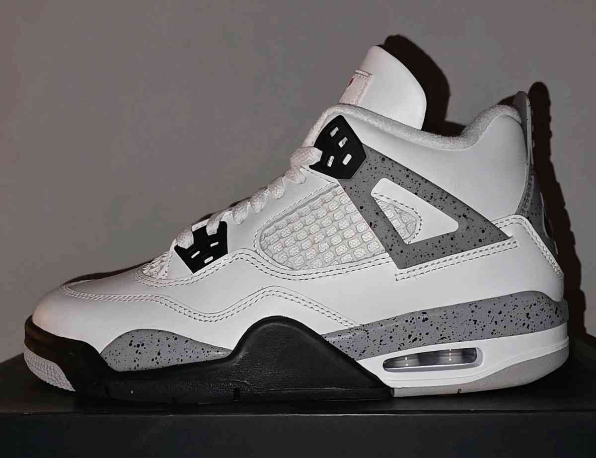 Air Jordan 4 Retro OG White Cement Youth Size 5 - Oak Lawn, Illinois - FleaMarketBay