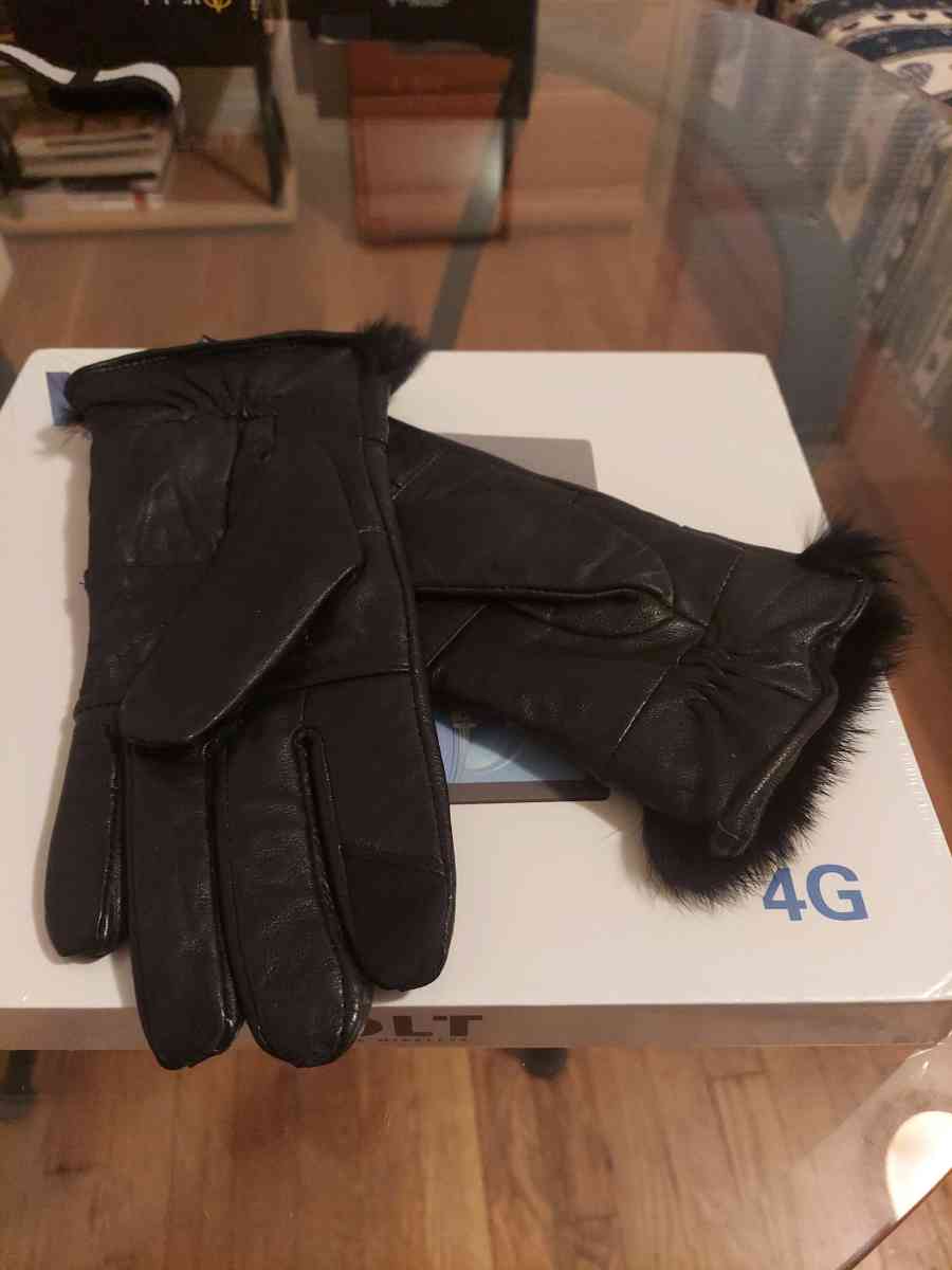 Condition Like NEW Sofia CashmereLeather  Cashmere Gloves - Brooklyn, New York - FleaMarketBay