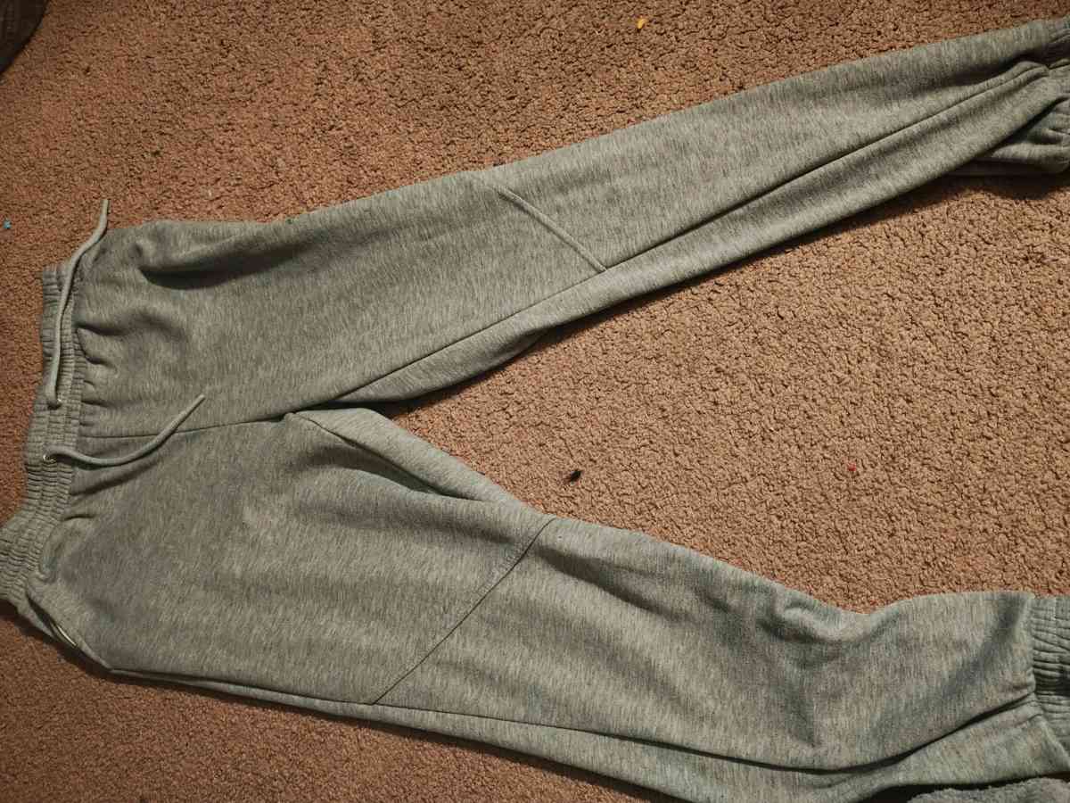 pants and bottoms - Manteca, California - FleaMarketBay