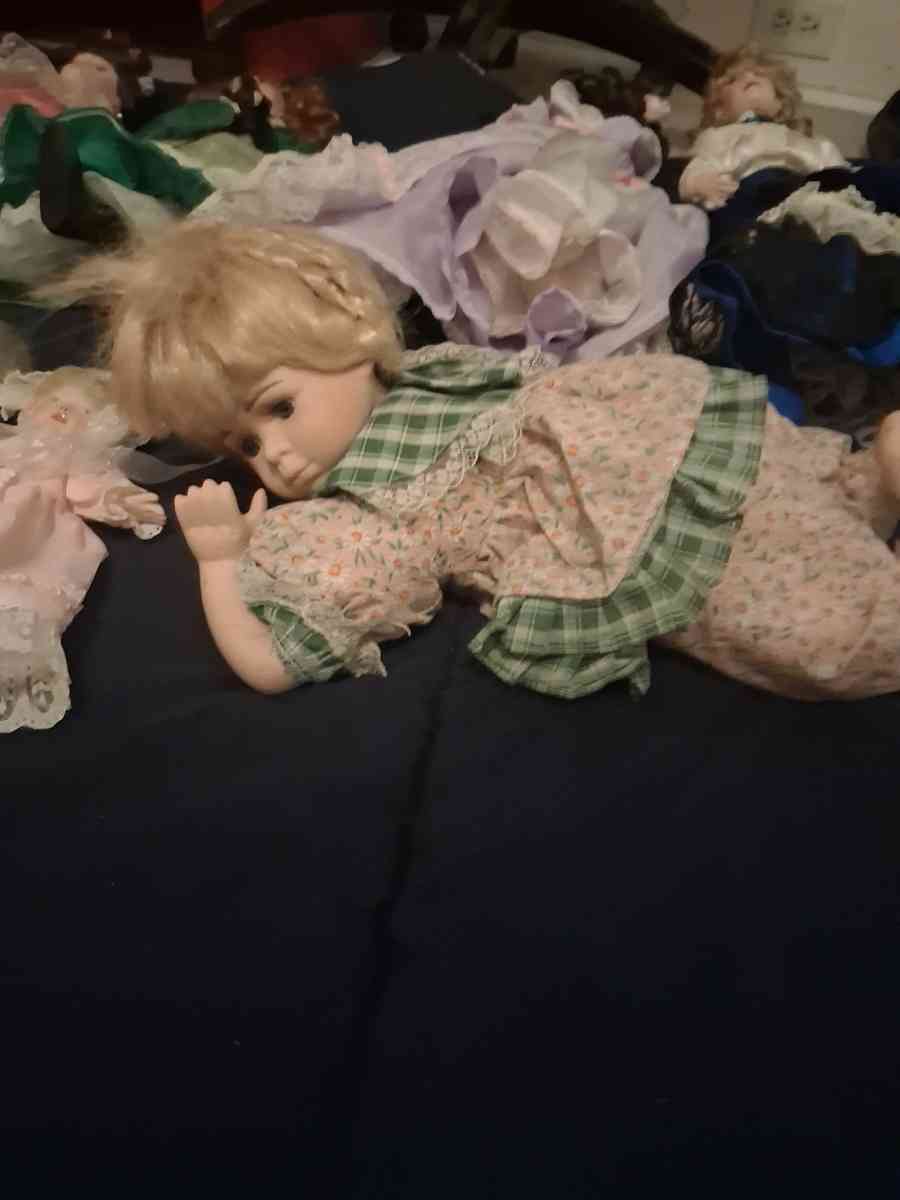 vintage ceramic dolls - Manchester, New Hampshire - FleaMarketBay