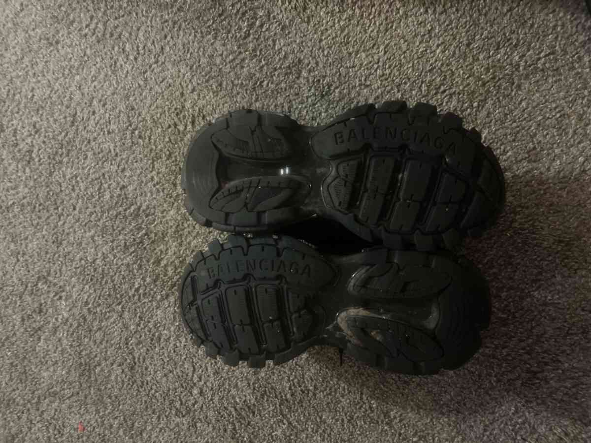 Led Balenciaga - Milwaukee, Wisconsin - FleaMarketBay