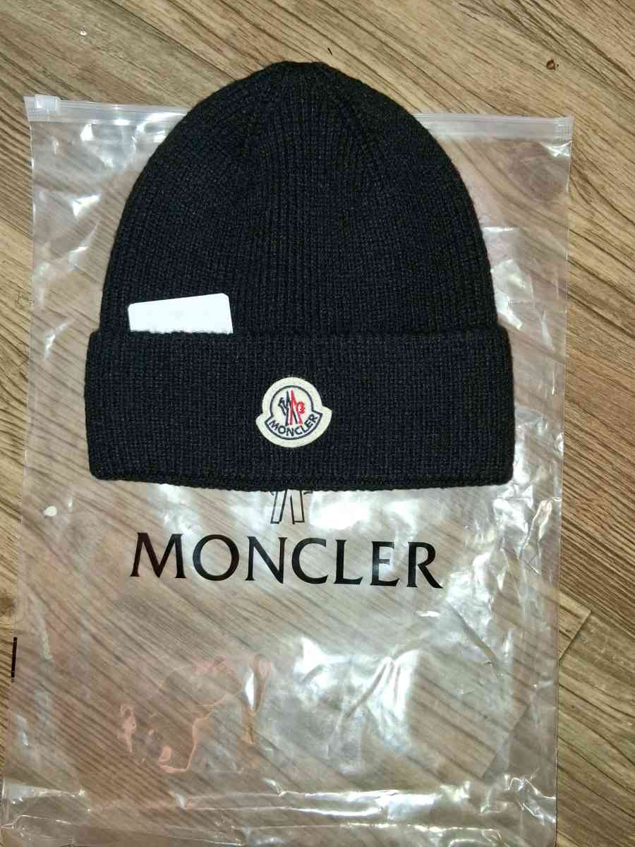 moncler beanies - Orlando, Florida - FleaMarketBay