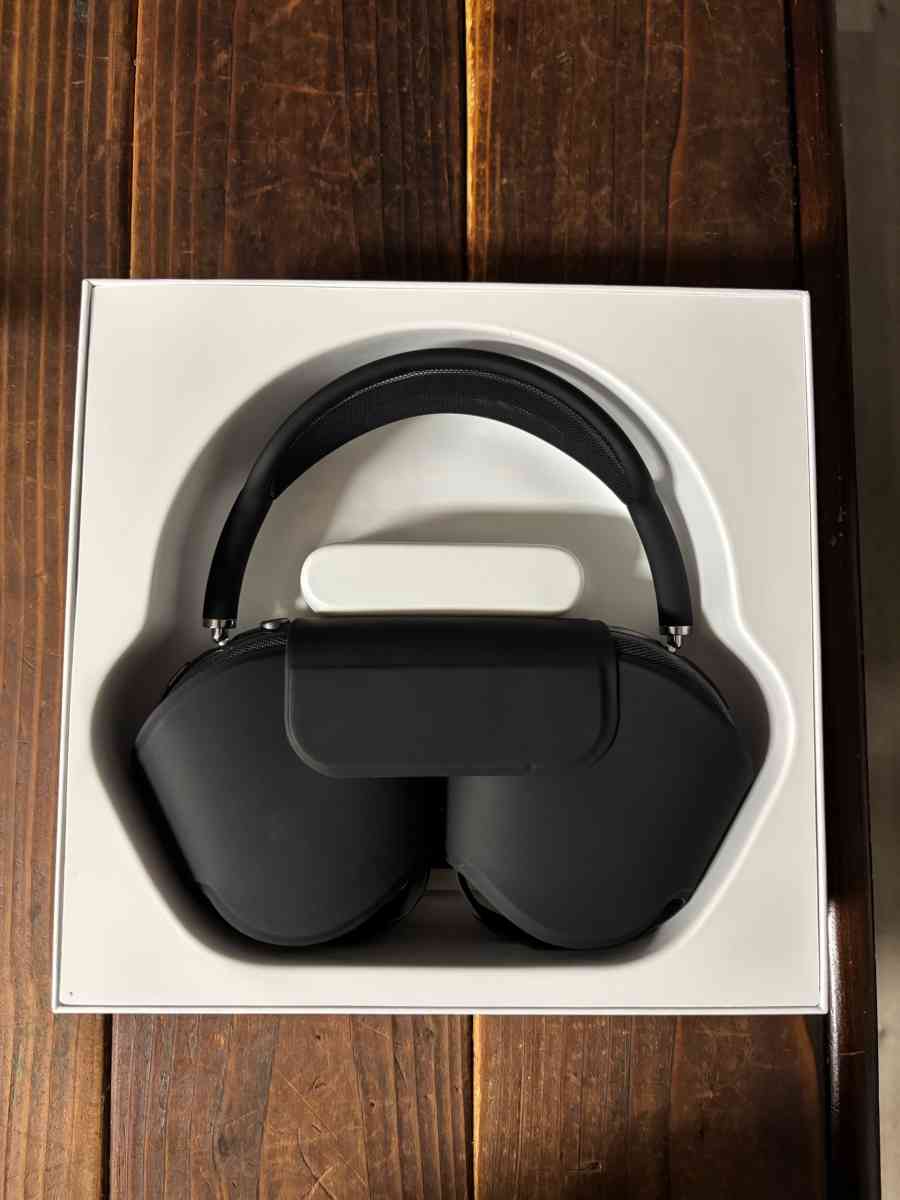 AirPods Max - Sacramento, California - FleaMarketBay