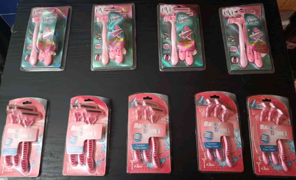 3 IN A PACK SHAVING RAZORS - Bronx, New York - FleaMarketBay