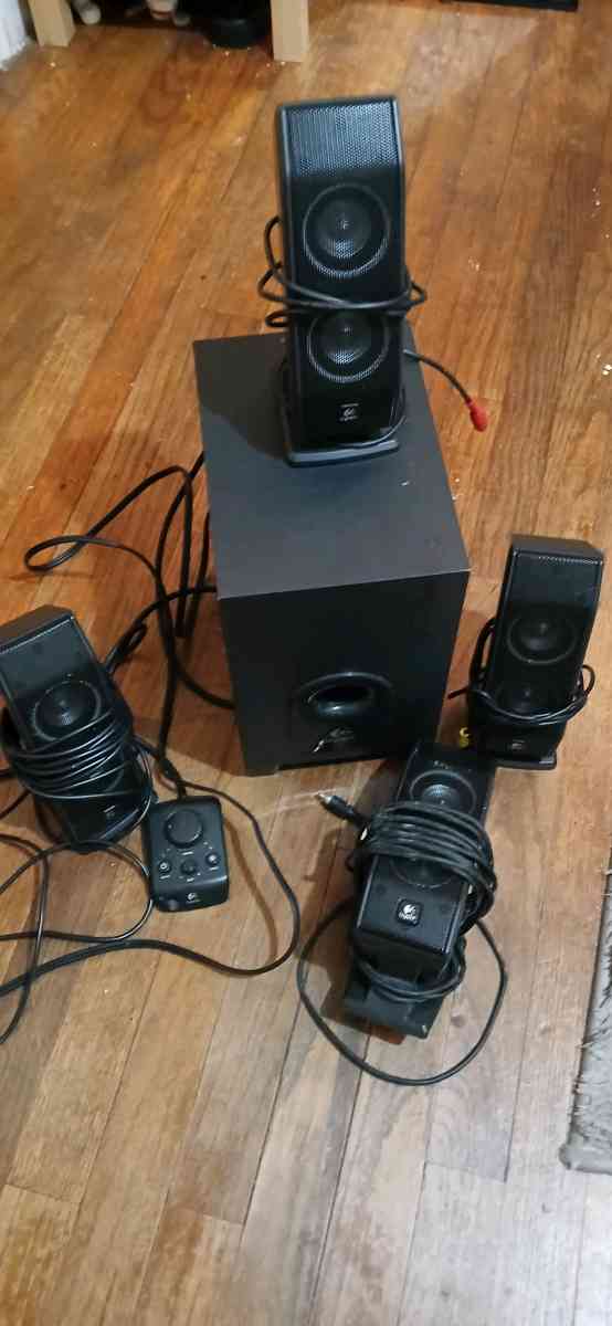 Logitech SubwoferSpeaker set - Bennettsville, South Carolina - FleaMarketBay