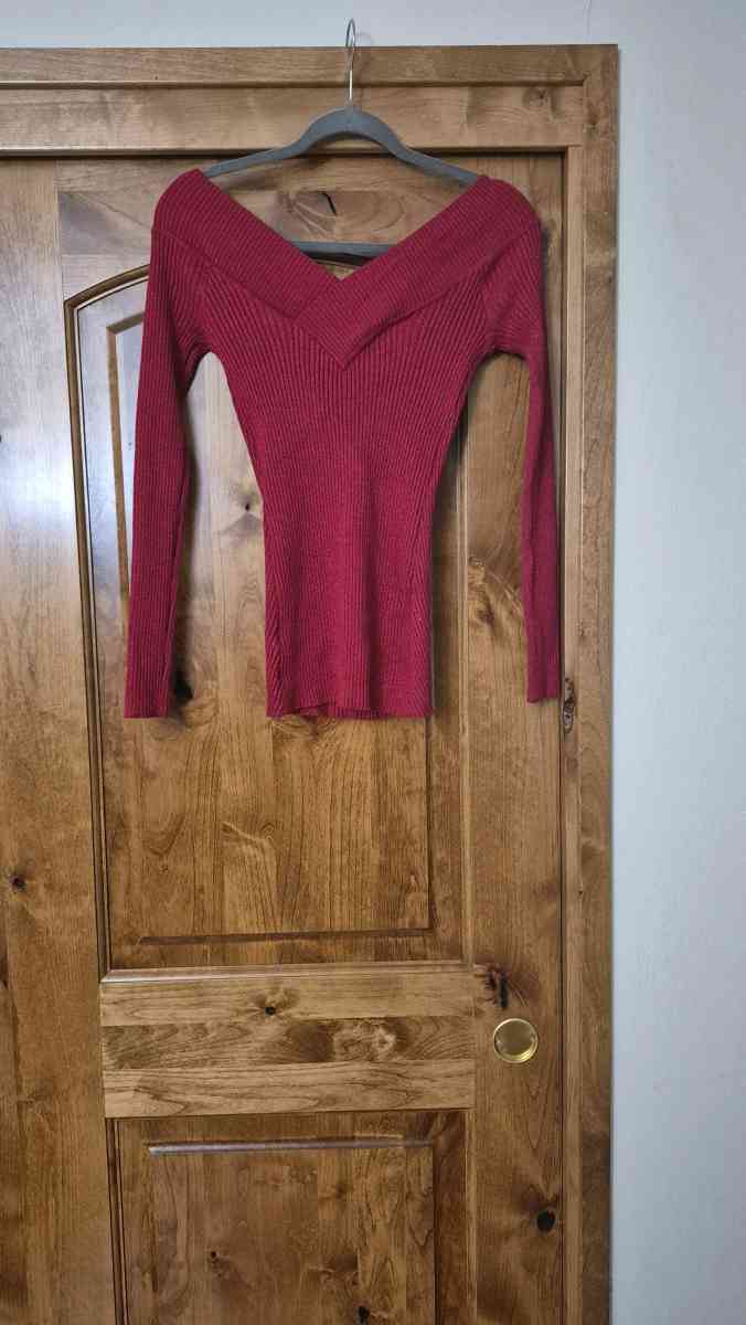 Burgundy Top - Loomis, California - FleaMarketBay