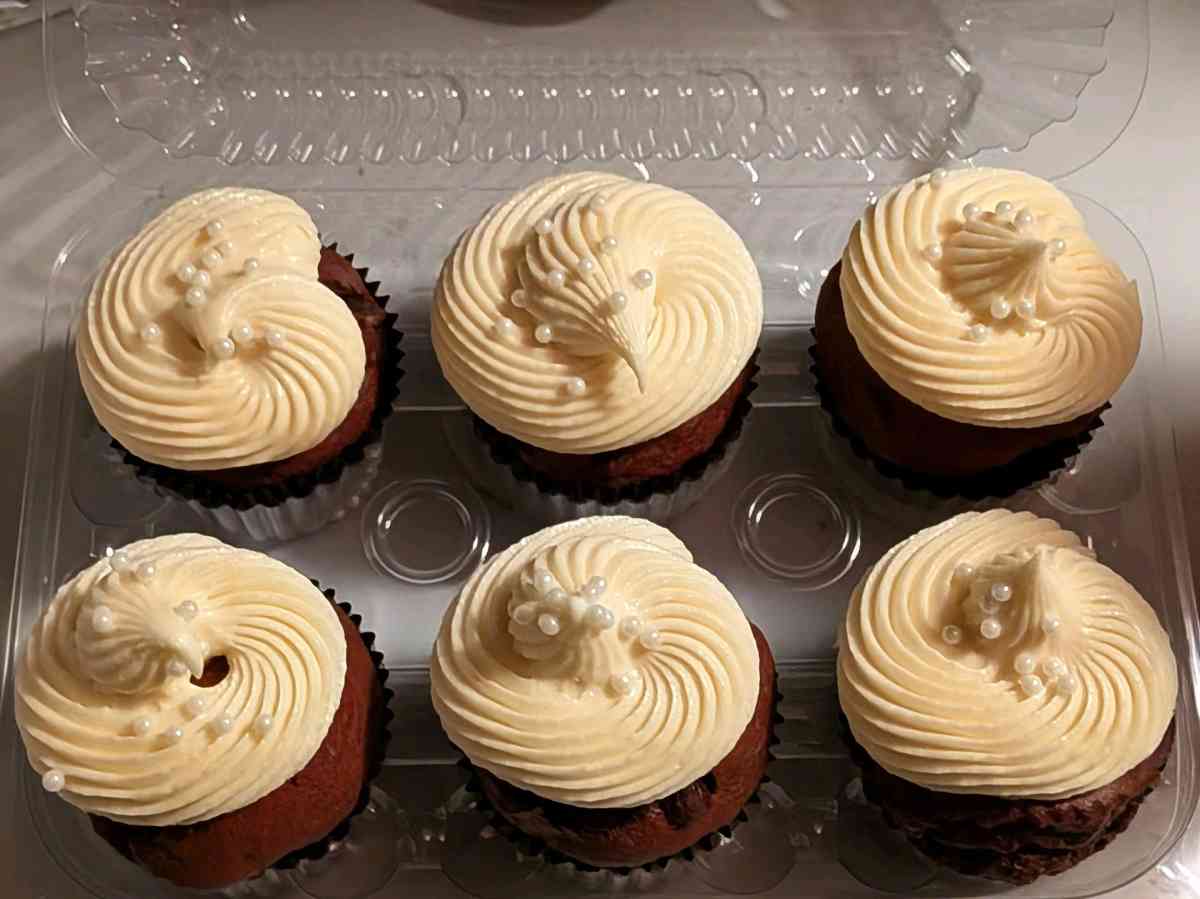 HoodCakes Cupcakes - Bradenton, Florida - FleaMarketBay