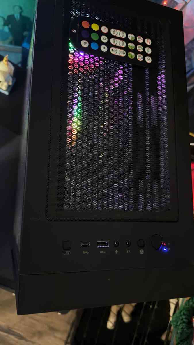 Gaming PC With Montior - Youngstown, Ohio - FleaMarketBay