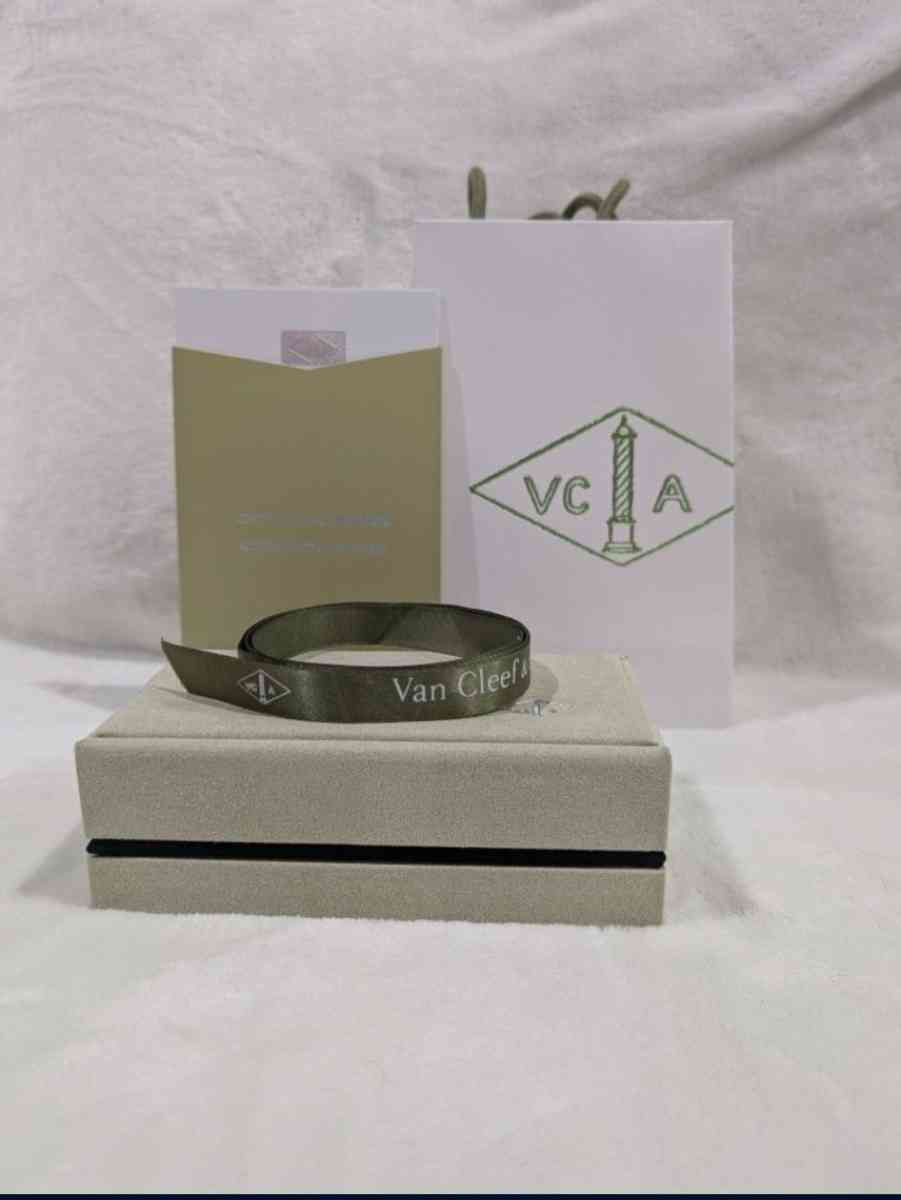 VCA 18k pvd black onyx and gold clover bracelet - Las Vegas, Nevada - FleaMarketBay