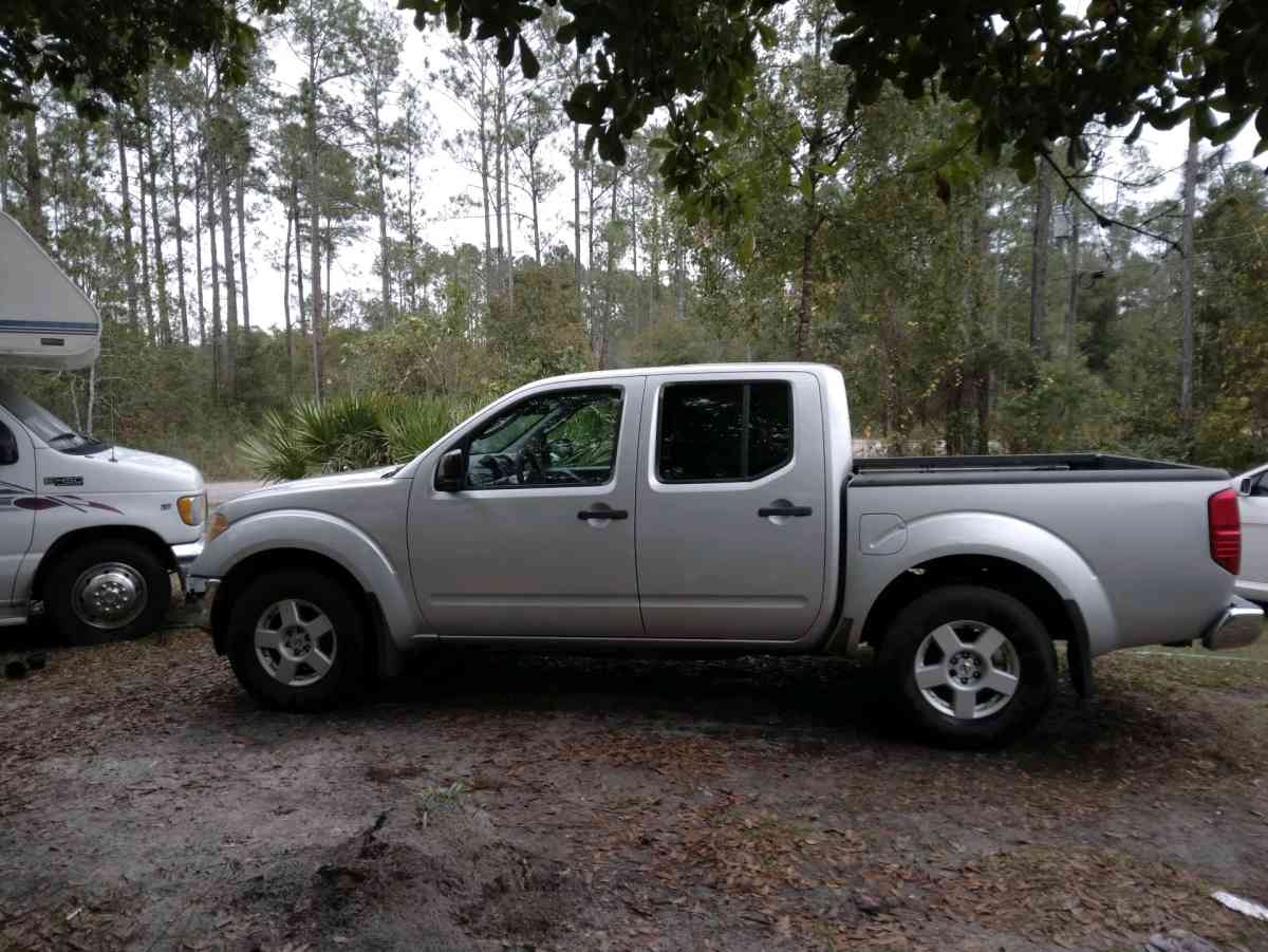 2005 Nissan 4 door crew cab pick up truck V6 - Hastings, Florida - FleaMarketBay