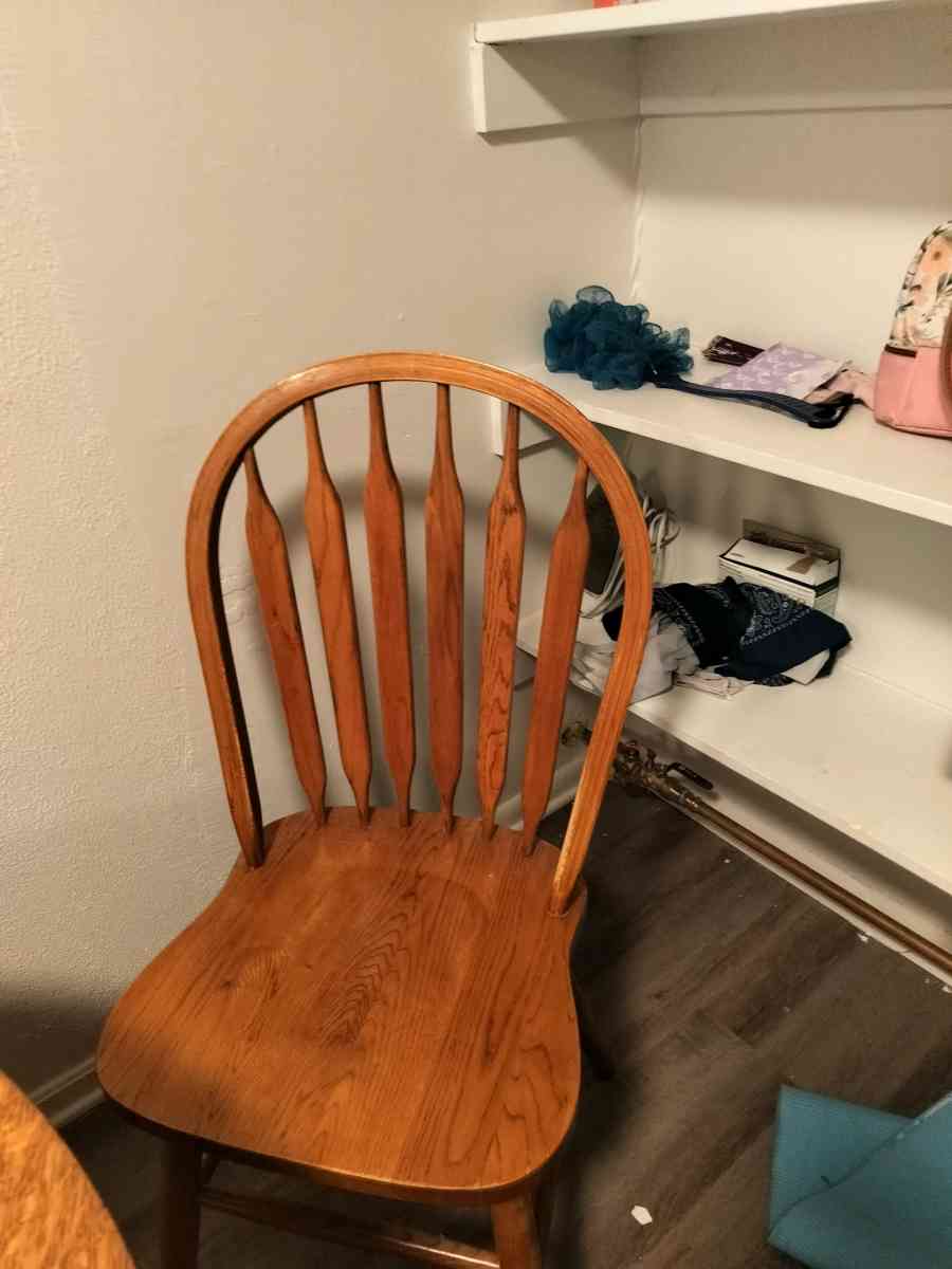 Dinner room table - Apple Creek, Ohio - FleaMarketBay