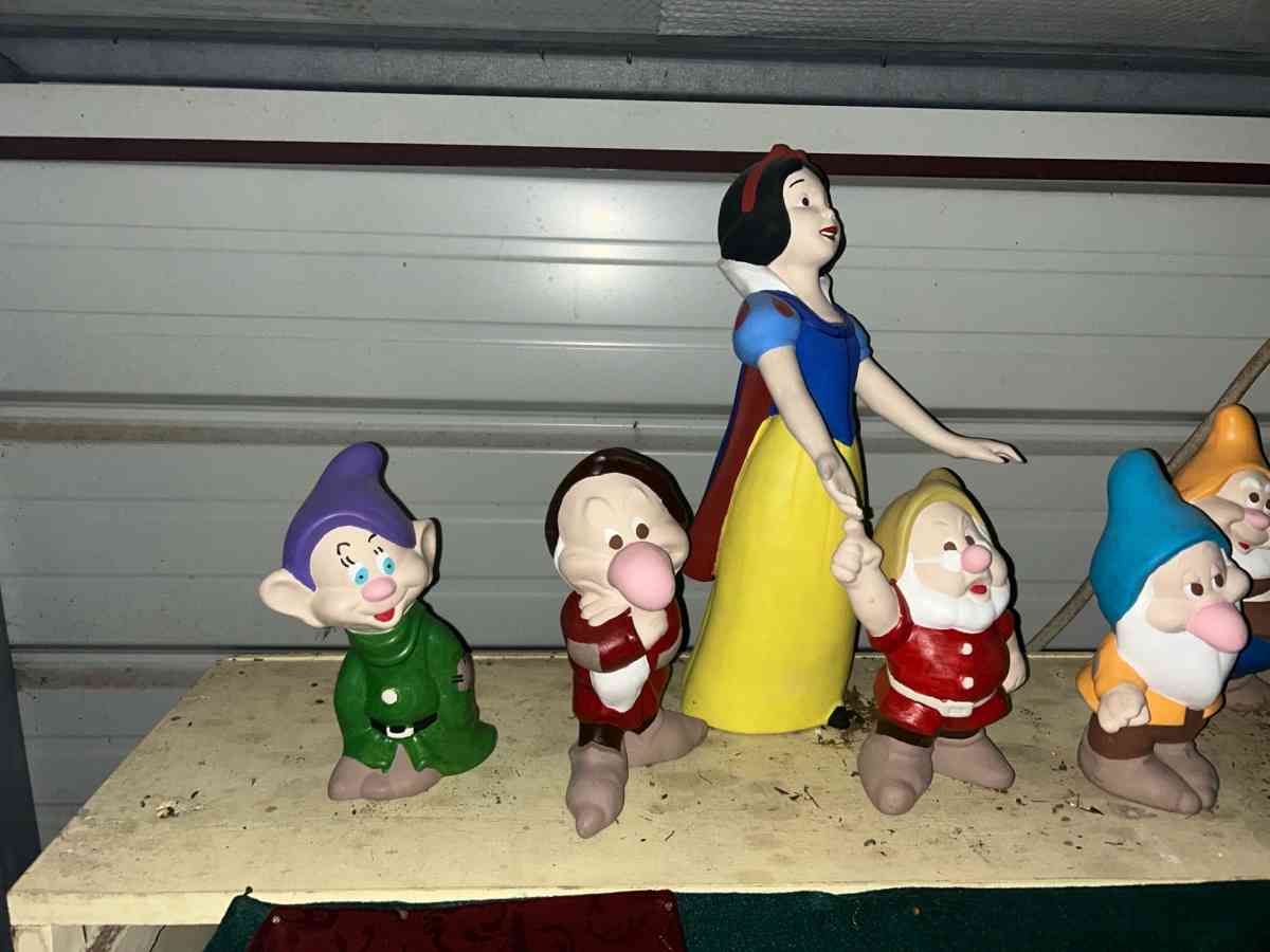 Snow White and the Steven darwfs - Lexington, South Carolina - FleaMarketBay