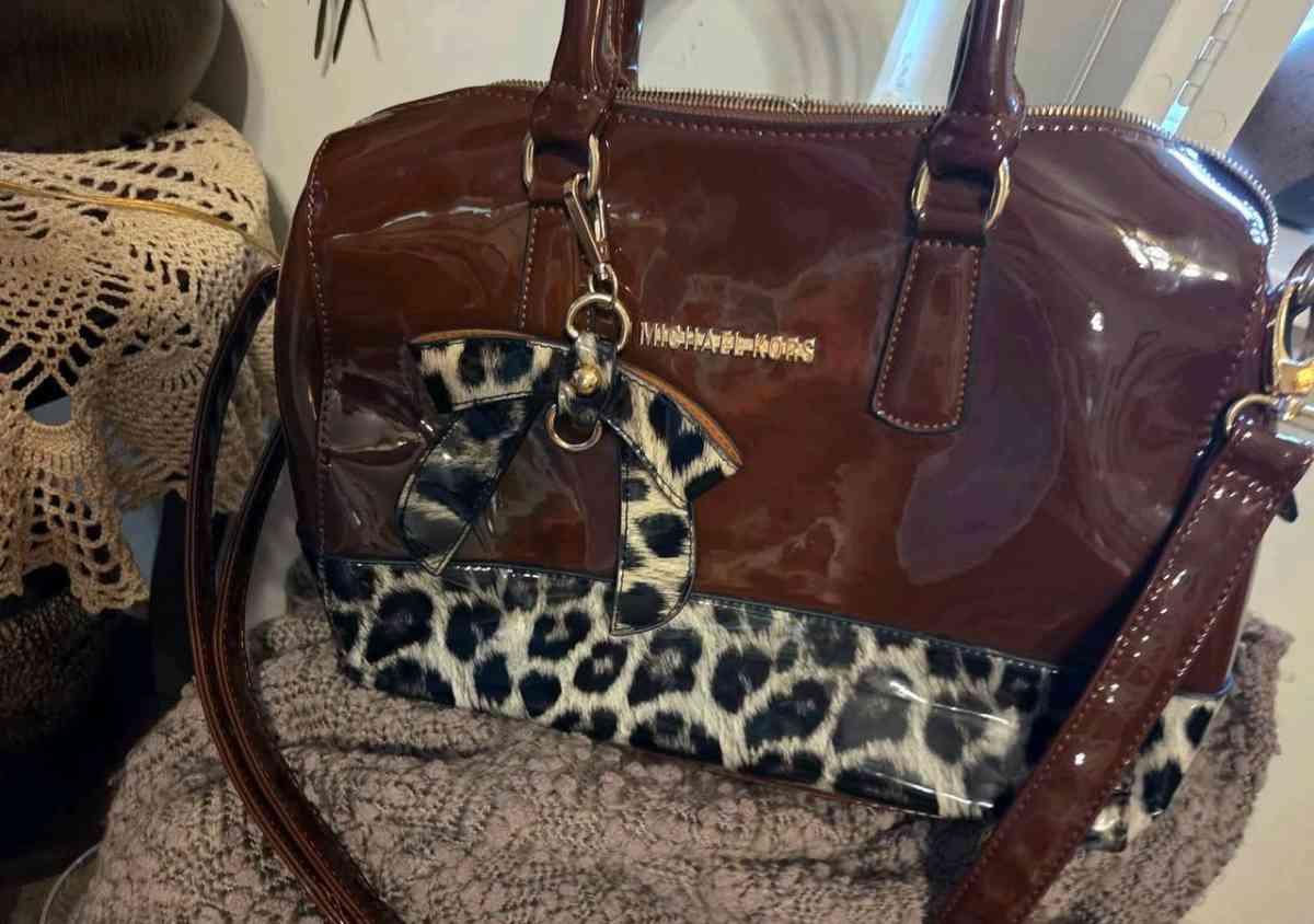 Michael Kors Cheetah Shoulder Bag - Arab, Alabama - FleaMarketBay