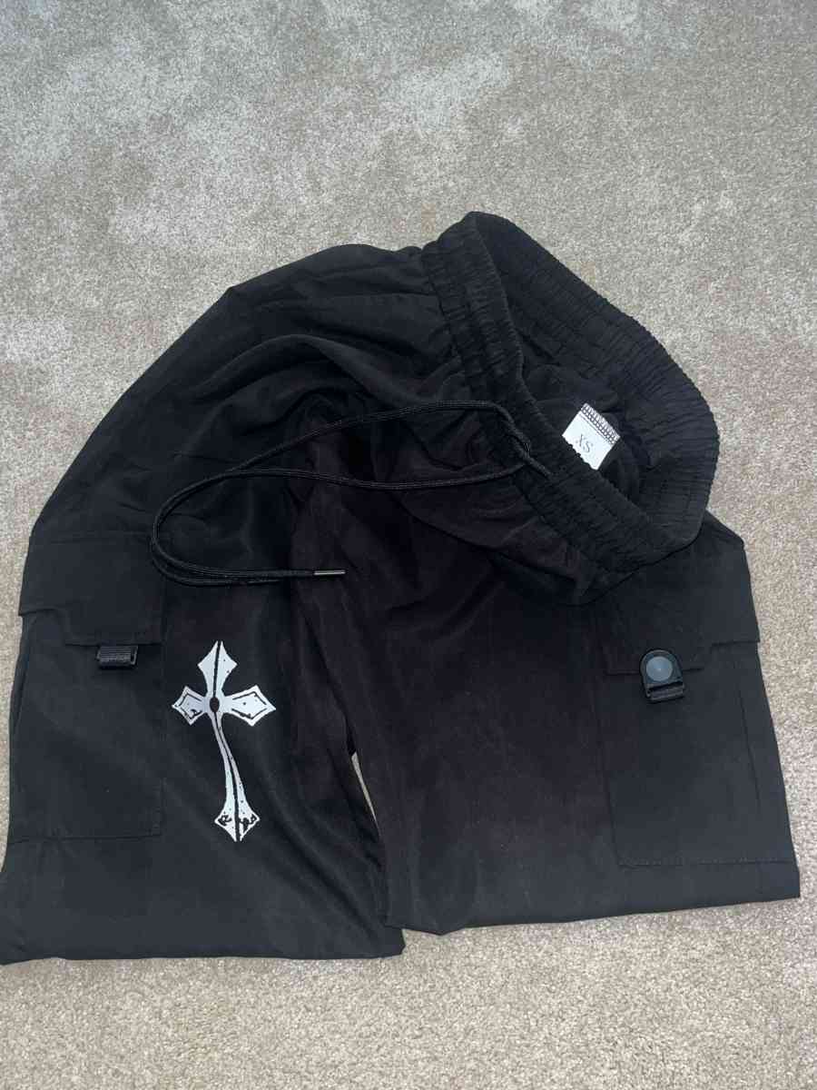 Y2K Cross Graphic  White Cargo Pants Size XS - Willowbrook, Illinois - FleaMarketBay