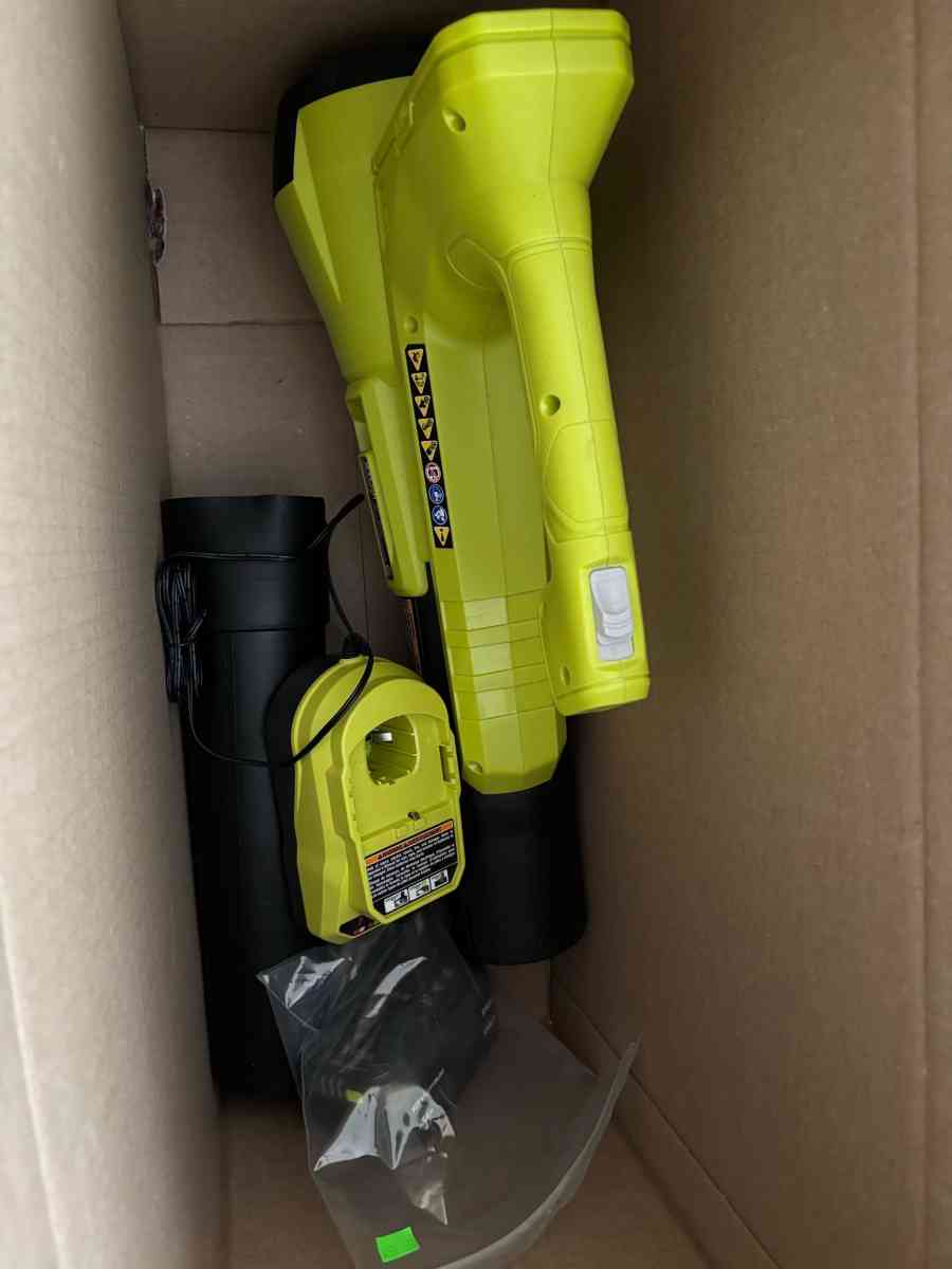 Ryobi P21110 blower kit with battery n charger - Anderson, South Carolina - FleaMarketBay