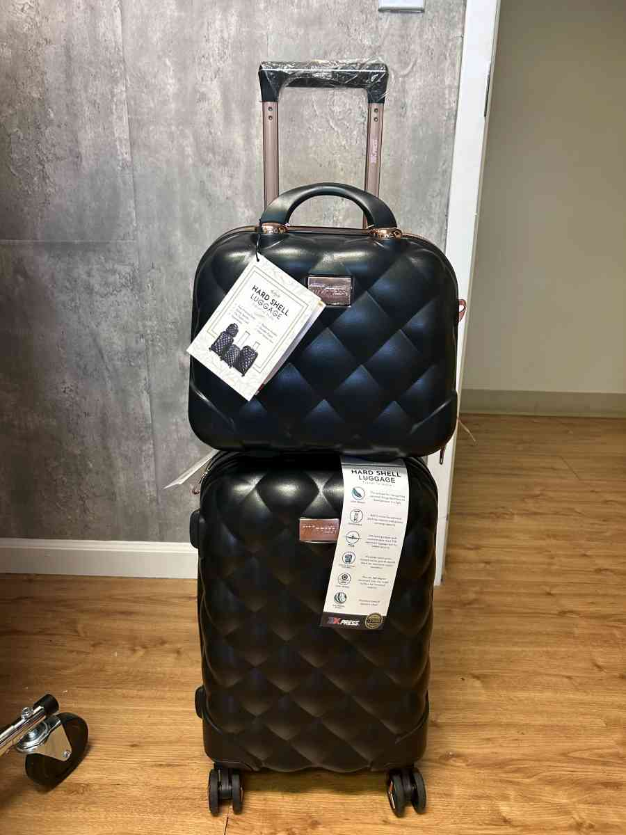 luggage set - Fayetteville, Georgia - FleaMarketBay