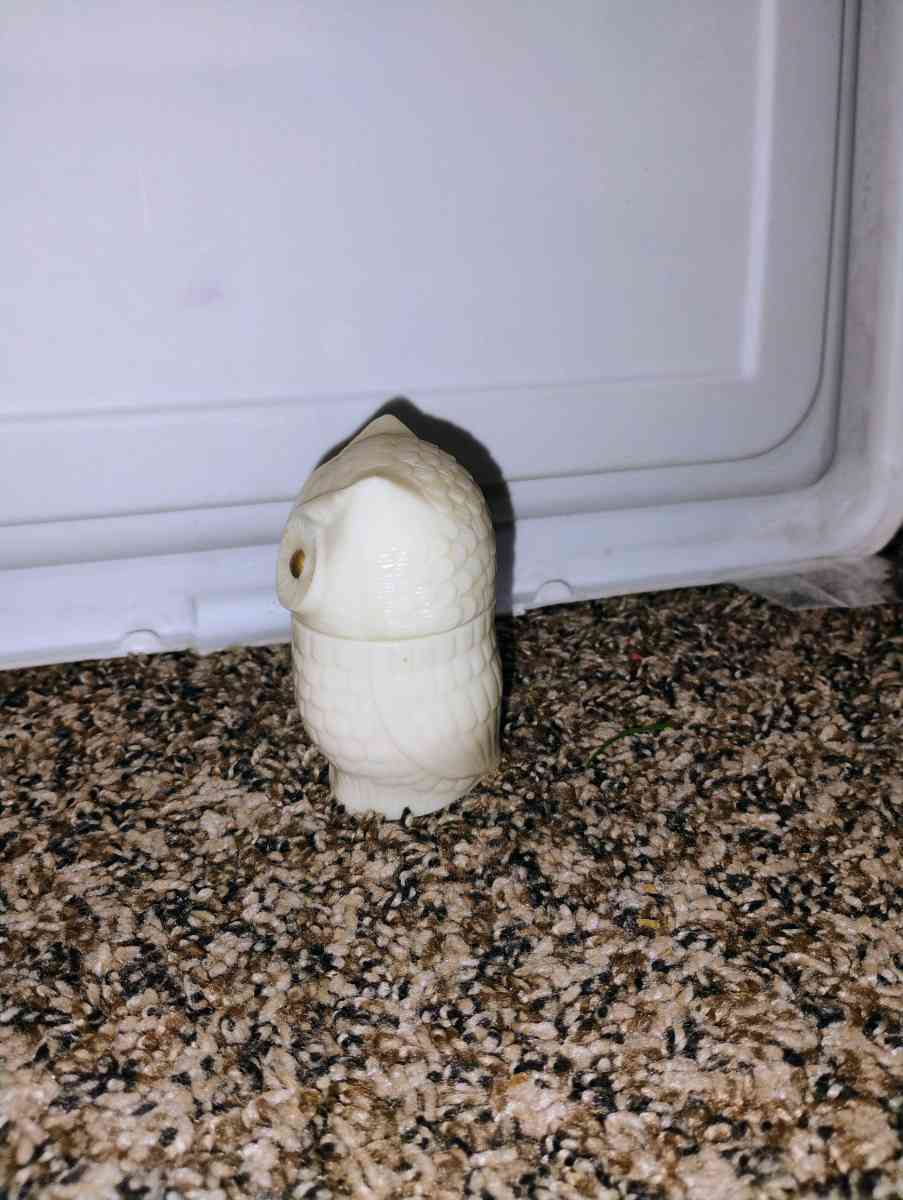 vintage avon screech owl milk glass perfume jar in amazing - Omaha, Nebraska - FleaMarketBay