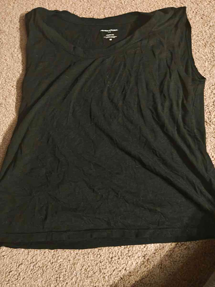 tops and shirts - Manteca, California - FleaMarketBay