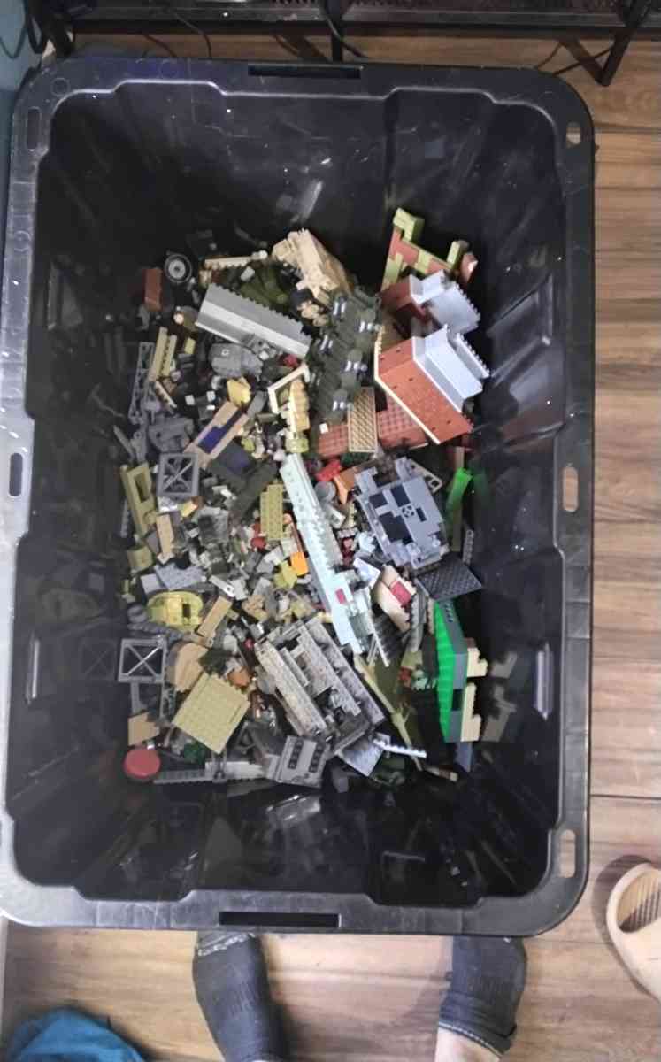 LEGOS - Edgewater, Florida - FleaMarketBay