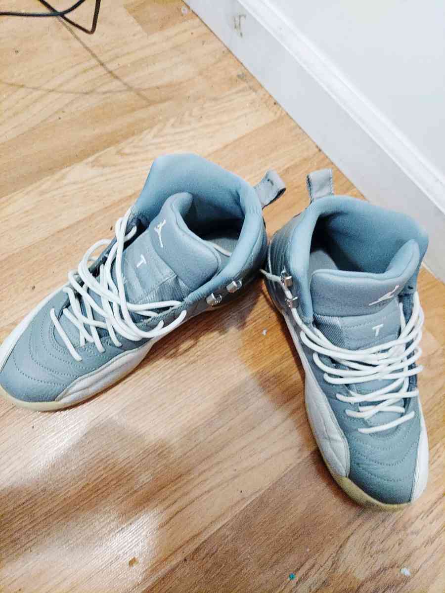 size 7 jordan 12s take for 20 - Brooklyn, New York - FleaMarketBay