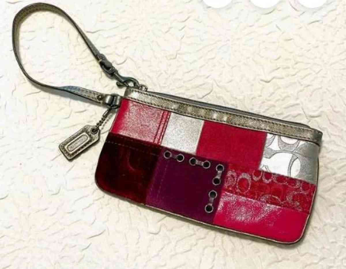 coach holiday patchwork wristlet - Tucson, Arizona - FleaMarketBay
