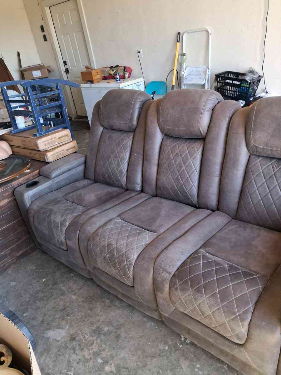 Brown suede couch the middle saint has a not lot in the midd - Palmer, Texas - FleaMarketBay