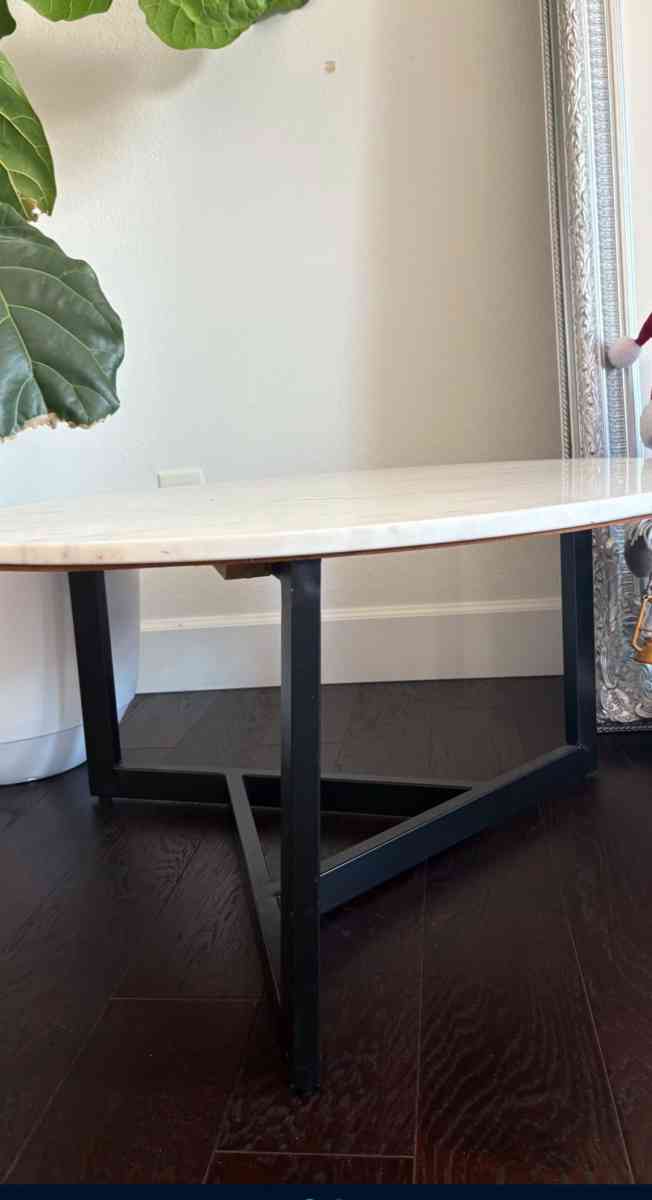 coffee table - Aurora, Colorado - FleaMarketBay