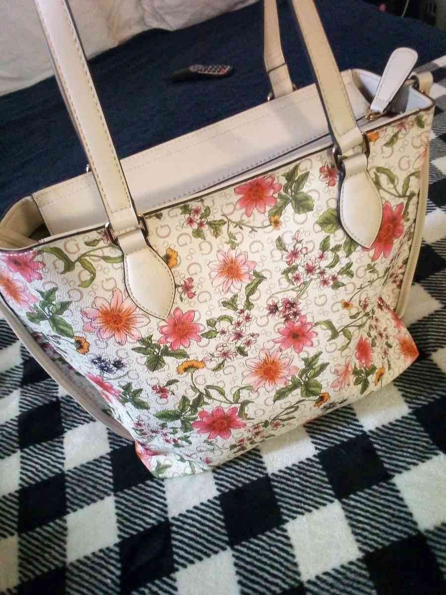 BRAND NEW GUESS FLORAL PURSE BAG - Albuquerque, New Mexico - FleaMarketBay