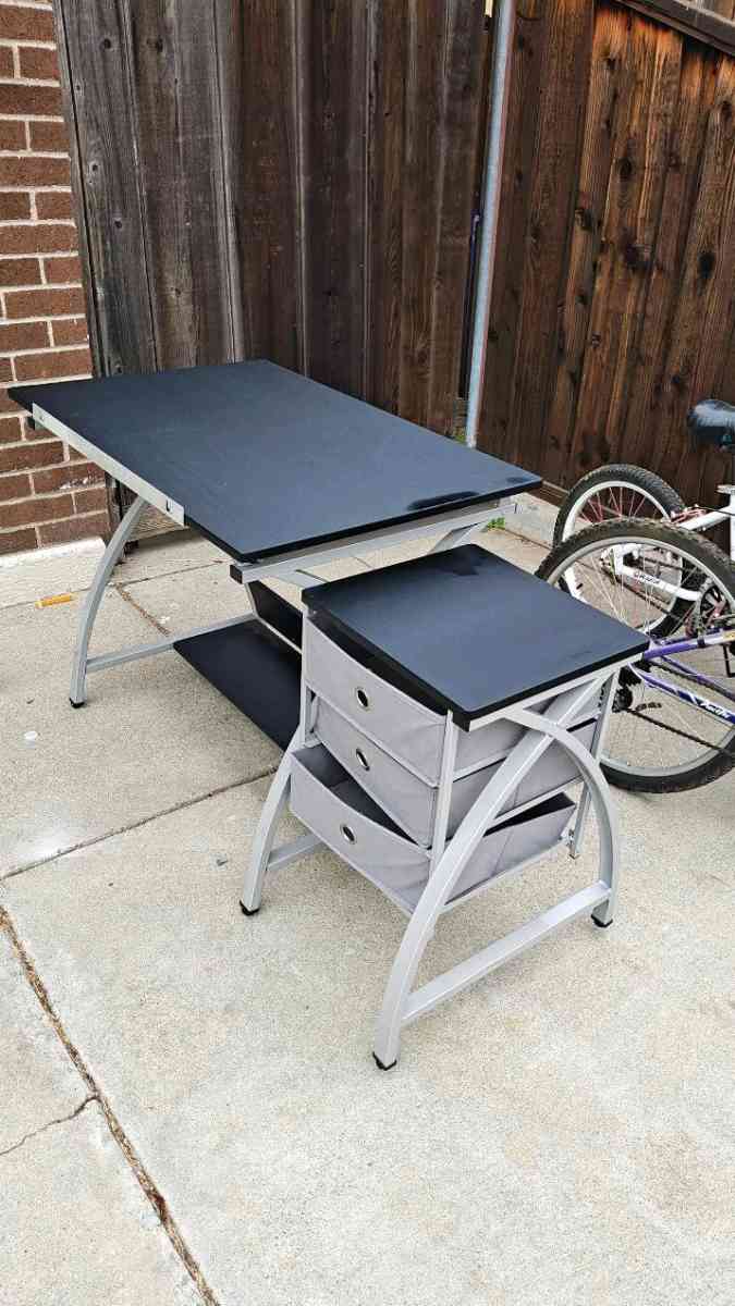 Adjustable artists desk - Manteca, California - FleaMarketBay