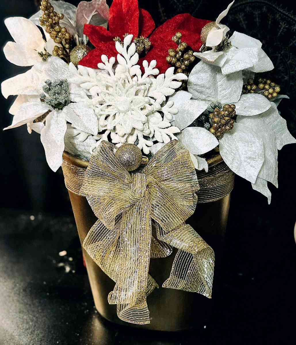 Customisable Holiday Decor - Green Bay, Wisconsin - FleaMarketBay