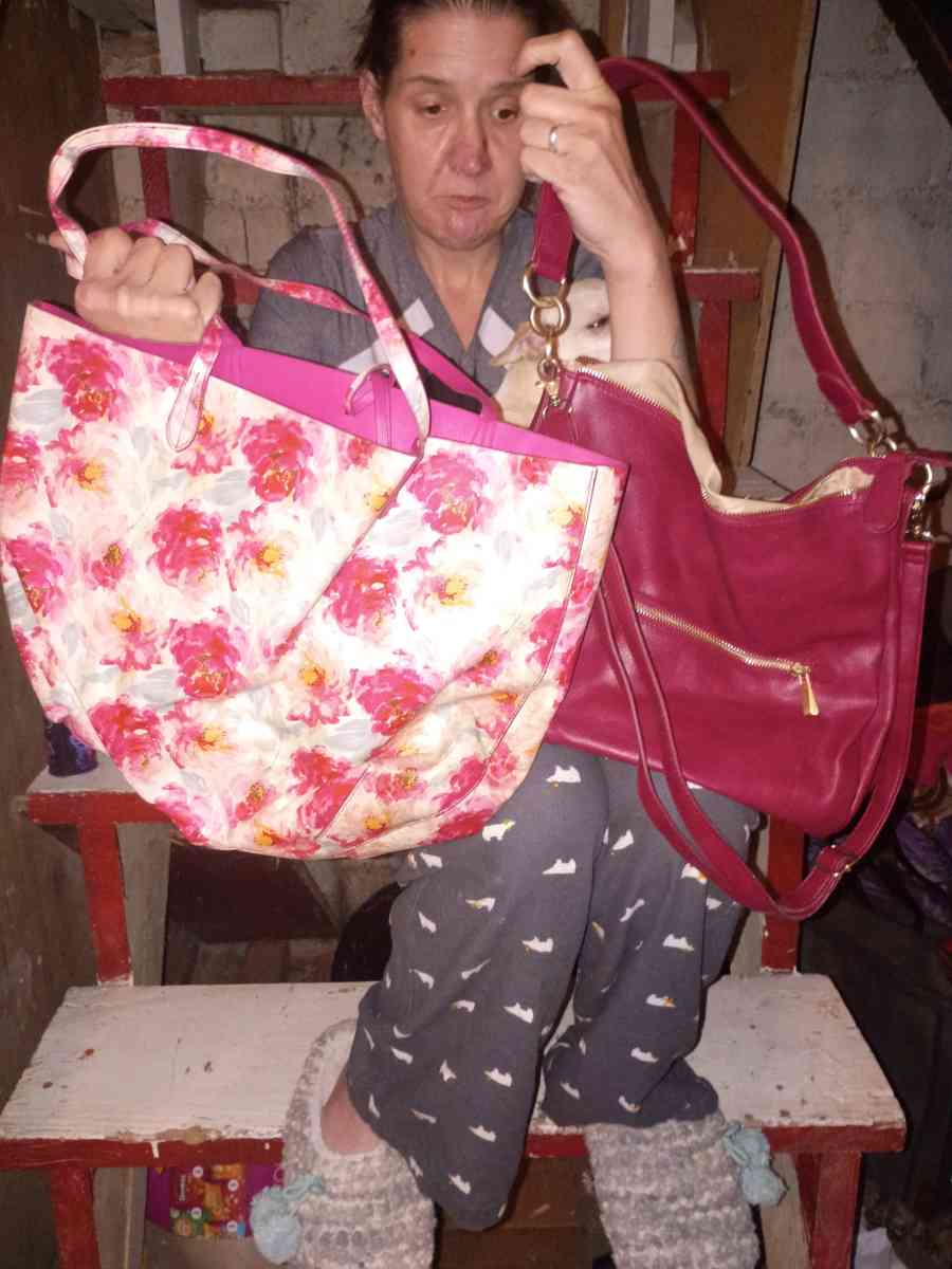 all purses 5dollars good shape and brand new - Agency, Missouri - FleaMarketBay