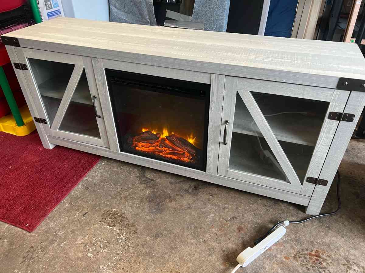 mueble para TV y chimenea en buen estado - Addieville, Illinois - FleaMarketBay