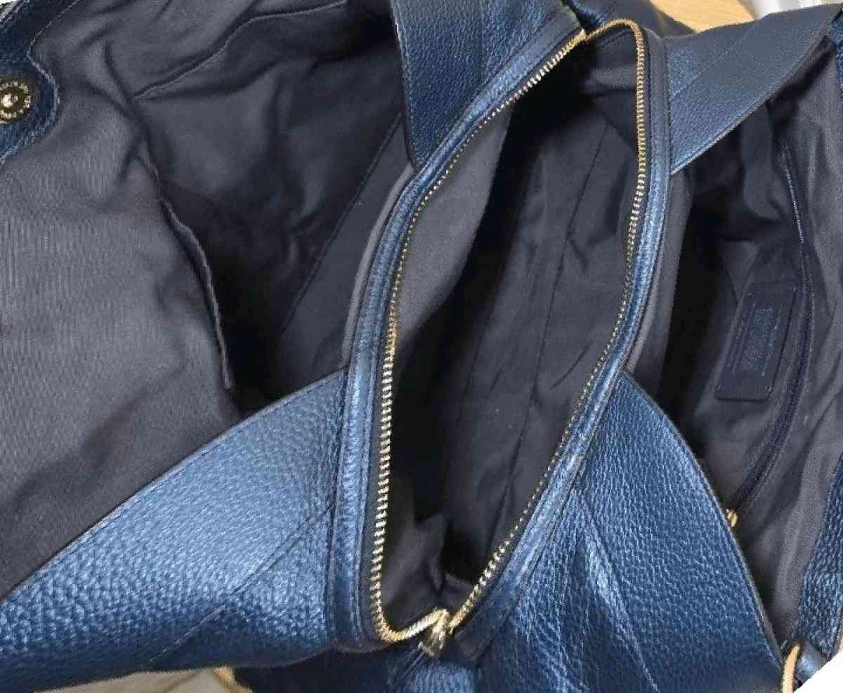 coach metallic blue bag - Columbus, Mississippi - FleaMarketBay