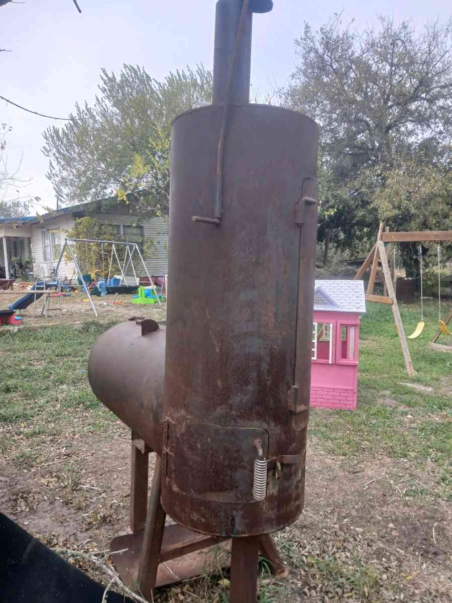 BBQ SMOKER - Kenedy, Texas - FleaMarketBay
