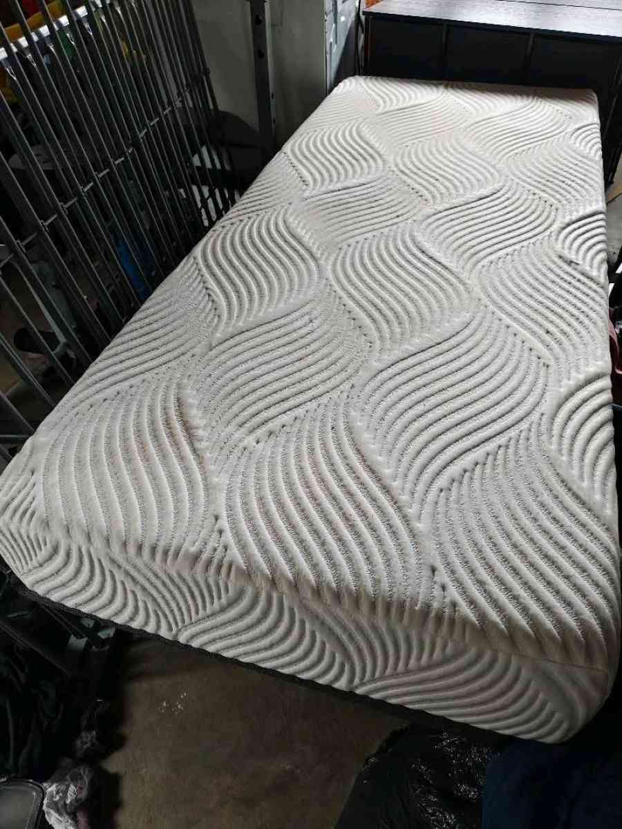 adjustable bed - Manteca, California - FleaMarketBay