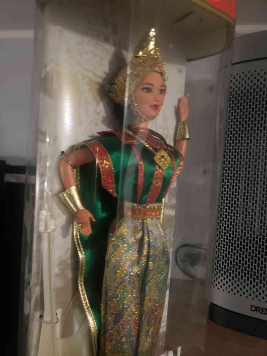 Thai Barbie Doll 1997 Thailand Dolls of the World Collectors - Shelby, North Carolina - FleaMarketBay