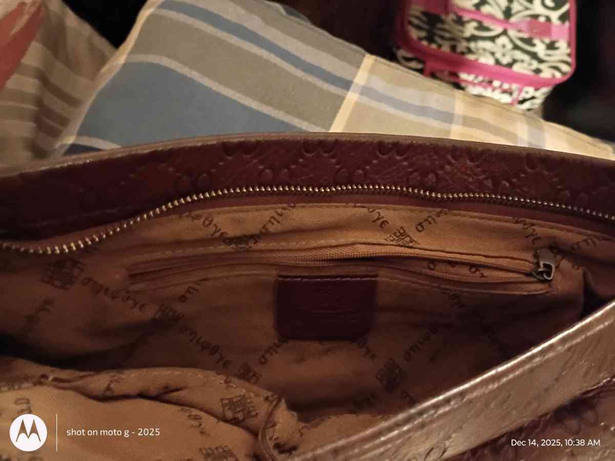 Gucci Leather Clutch Handbag - Saint Landry, Louisiana - FleaMarketBay