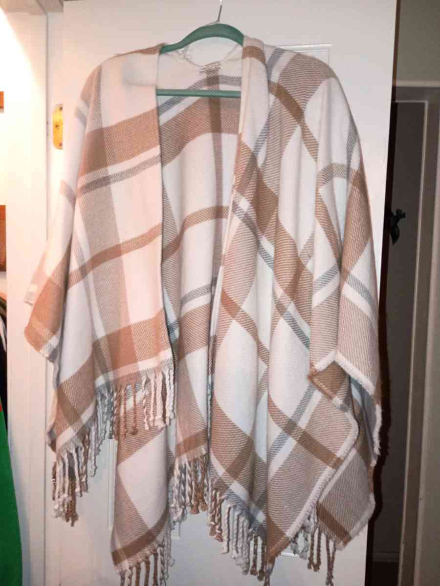 LOT Of Womens Clothing And Shoes - Columbia, Missouri