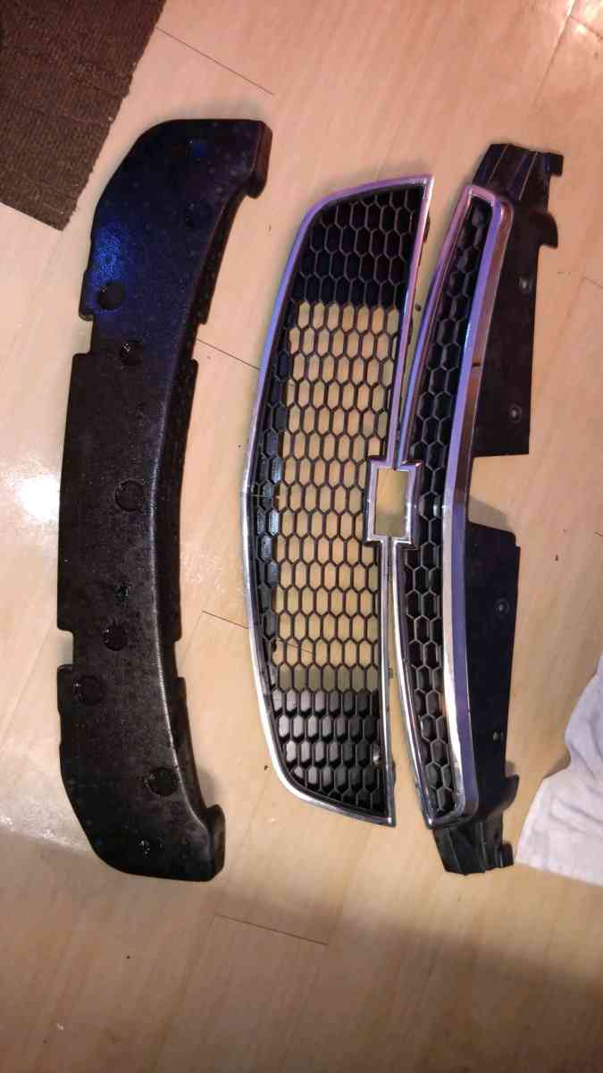 OEM GM Chevy Cruze front grill and shock absorber - Detroit, Michigan
