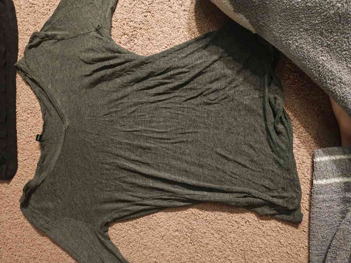 tops and shirts - Manteca, California - FleaMarketBay