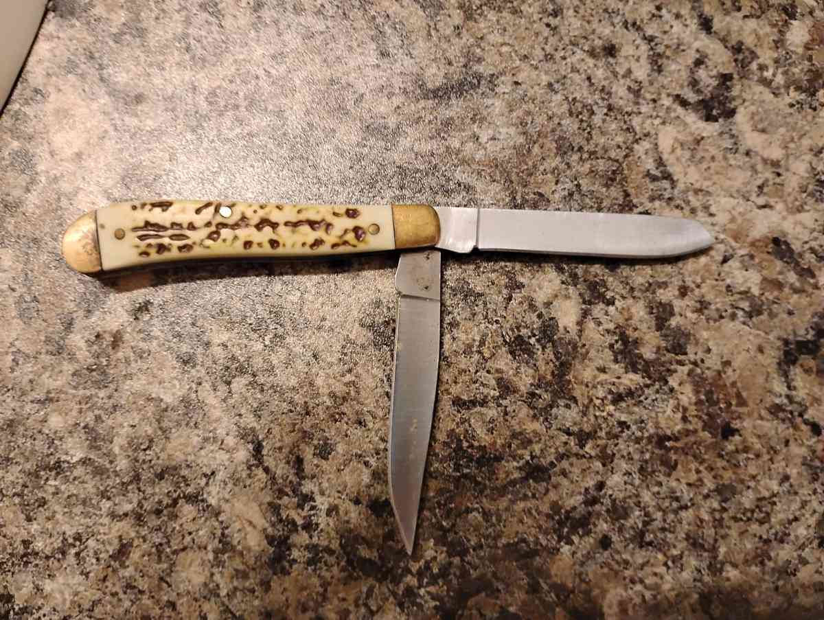 I got a pocket knife brand is mossy oak - Cleburne, Texas - FleaMarketBay