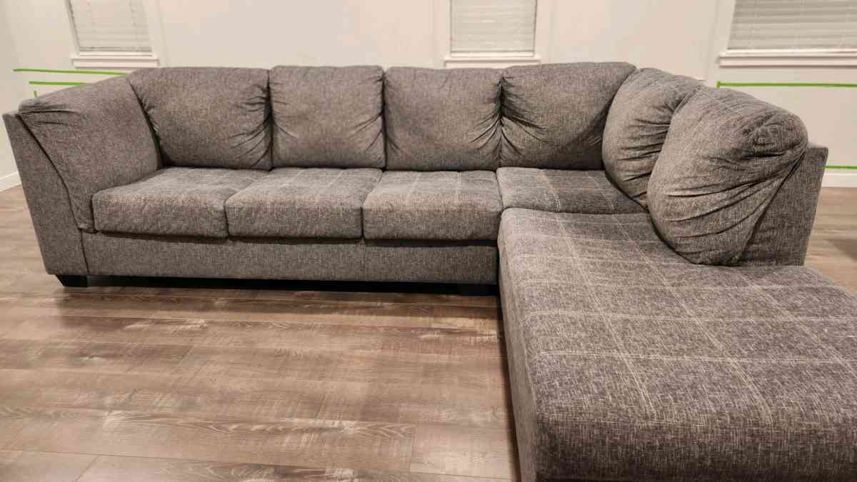 Excellent condition modern gray sectional sofa - Hillsboro, Oregon - FleaMarketBay
