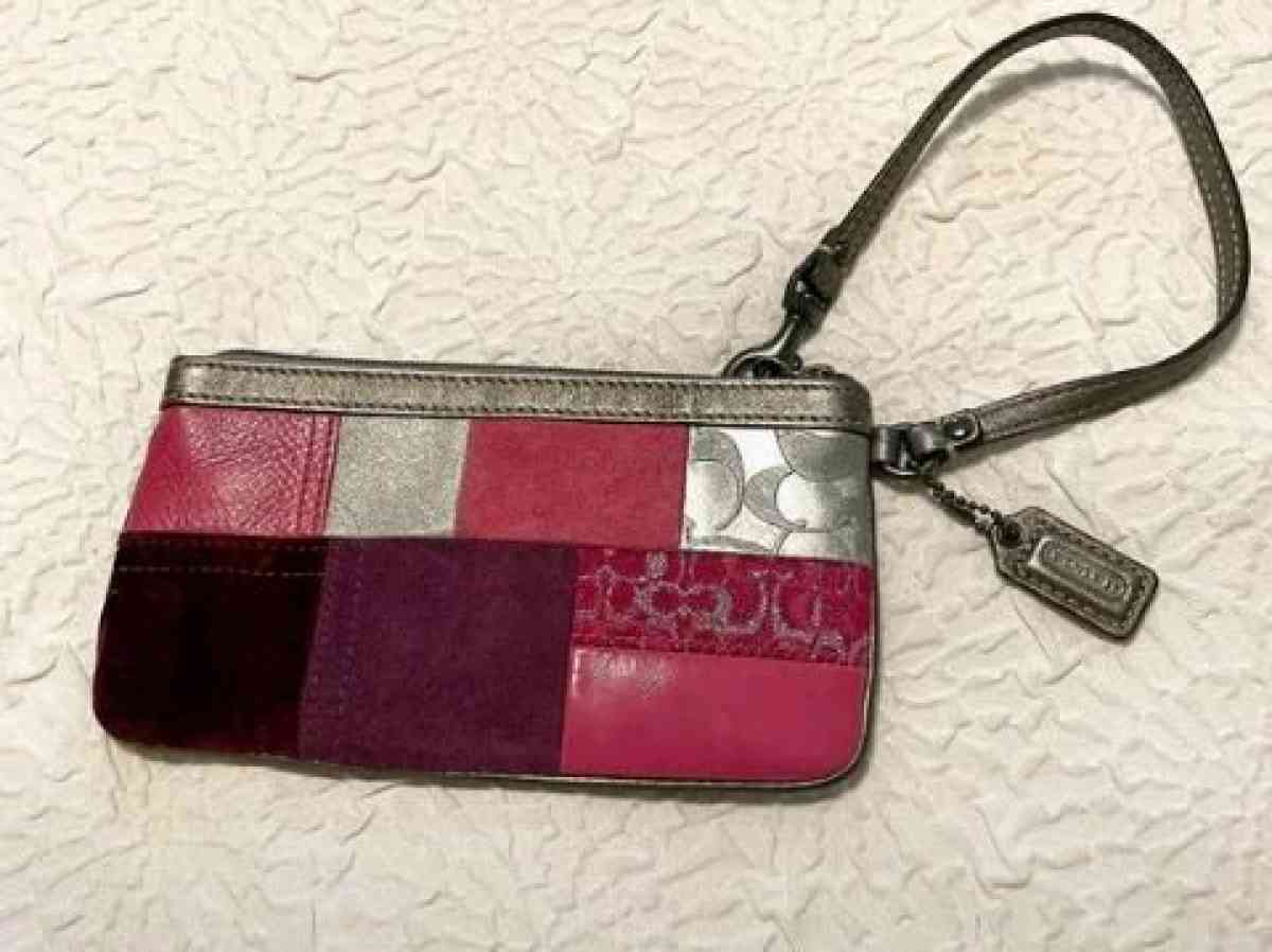 coach holiday patchwork wristlet - Tucson, Arizona