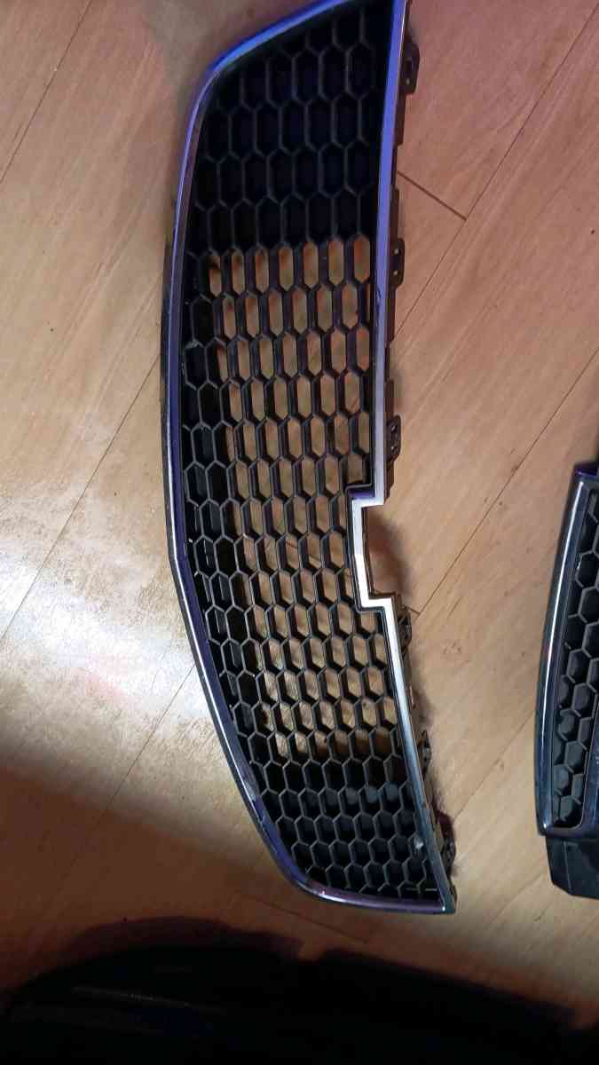 OEM GM Chevy Cruze front grill and shock absorber - Detroit, Michigan - FleaMarketBay
