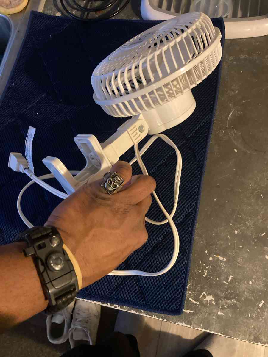 Genesis Convertible Clip Fan - Essington, Pennsylvania - FleaMarketBay