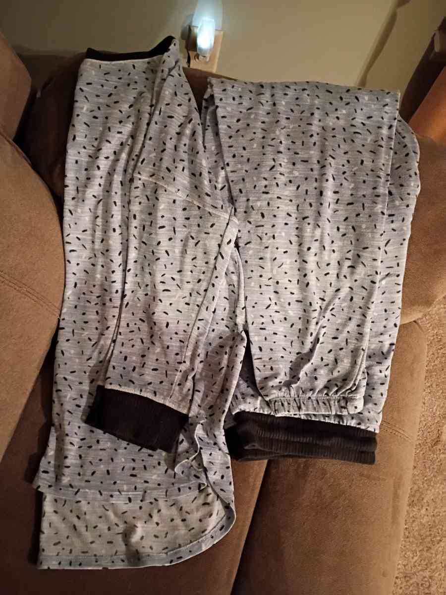 Big Variety Of Womens Cloths An Shoes - Columbia, Missouri - FleaMarketBay