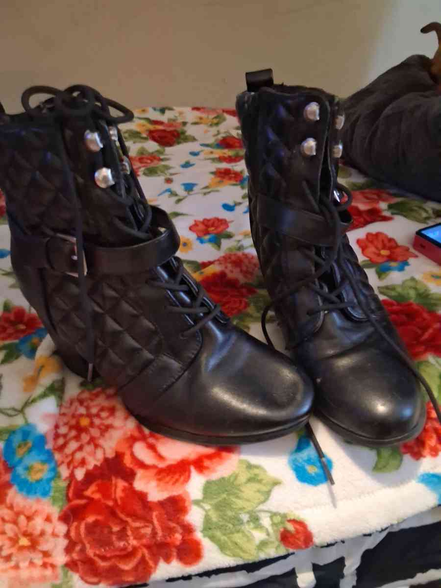 BK Muna Quilted Bootie Boots Heel - Manchester, New Hampshire - FleaMarketBay